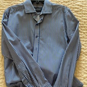 Robert Graham shirt in very good condition